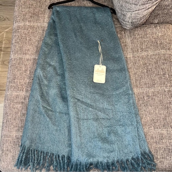 Villa Firenze Collection OVERSIZED Throw 51x67 Wool Blend Made in Italy (NEW) - Picture 1 of 4